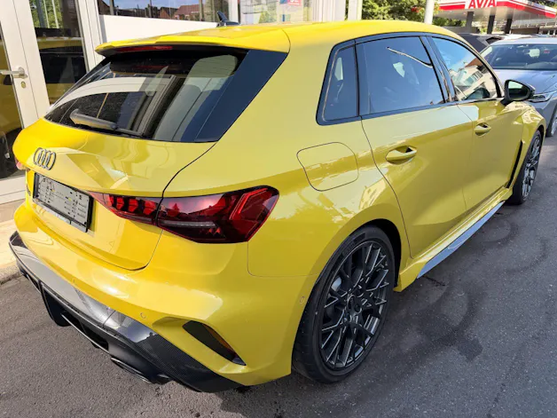 Audi RS3 SPORTBACK 2.5 400 PS TFSI QUATTRO *** 5 JAHRE AUDI WERKSGARANTIE & KERAMIK BREMSEN ***