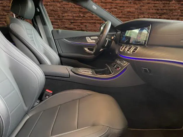 Mercedes-Benz E 220 d T 4M Swiss Star