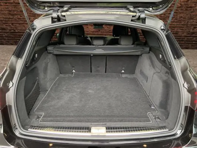 Mercedes-Benz E 220 d T 4M Swiss Star