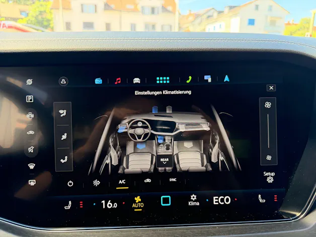 VW Touareg 3.0 TDI 231PS 4MOTION ***INNOVISIONS COCKPIT & ANHÄNGEKUPPLUNG ***