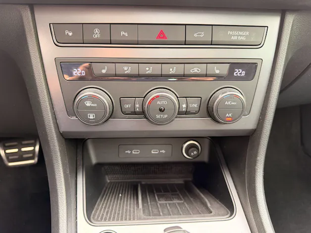 Cupra Ateca 2.0 TSI 4DRIVE *** PANORAMADACH & ANHÄNGERKUPPLUNG ***