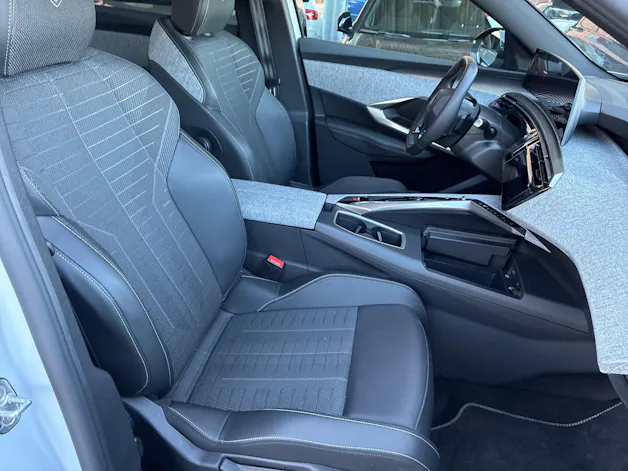 Peugeot 3008 145 e-DCS6 Hybrid GT