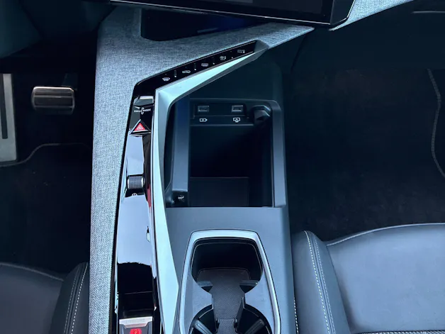 Peugeot 3008 145 e-DCS6 Hybrid GT
