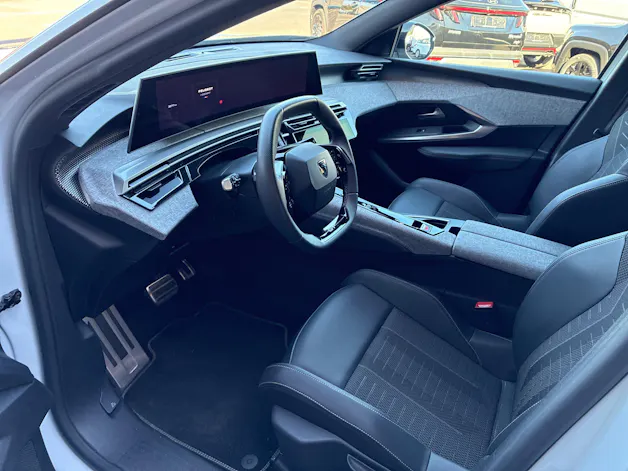 Peugeot 3008 145 e-DCS6 Hybrid GT