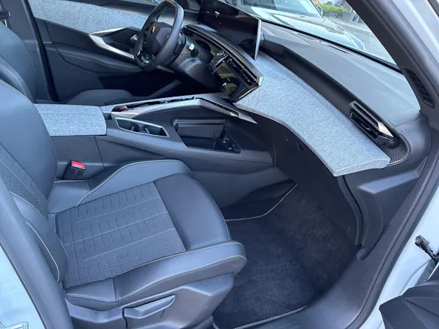 Peugeot 3008 145 e-DCS6 Hybrid GT