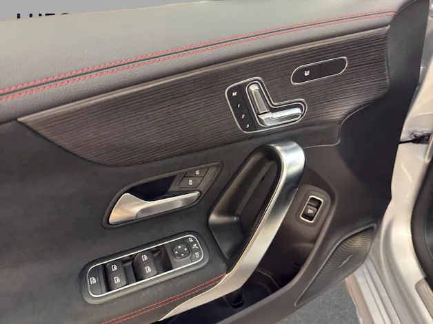 Mercedes-Benz CLA 200 - AMG / 360 Grad Kamera / Panorama-Dach / Soundsystem / Ambiente-Licht