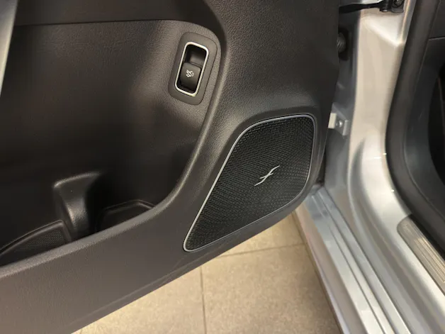 Mercedes-Benz CLA 200 - AMG / 360 Grad Kamera / Panorama-Dach / Soundsystem / Ambiente-Licht