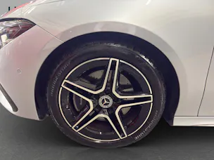 Mercedes-Benz CLA 200 - AMG / 360 Grad Kamera / Panorama-Dach / Soundsystem / Ambiente-Licht