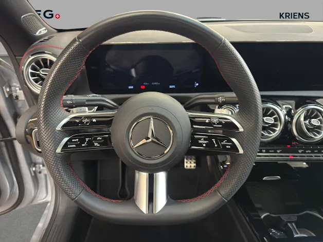 Mercedes-Benz CLA 200 - AMG / 360 Grad Kamera / Panorama-Dach / Soundsystem / Ambiente-Licht