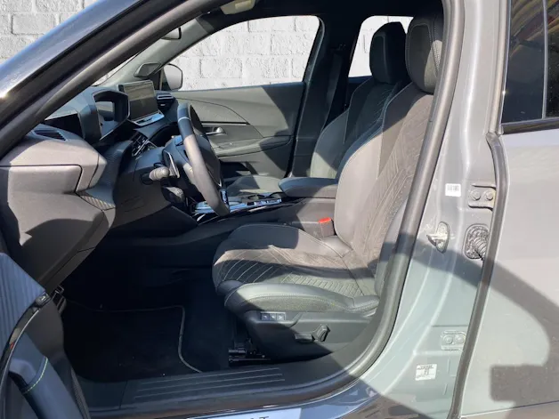 Peugeot 2008 1.2 Hybrid 145 GT