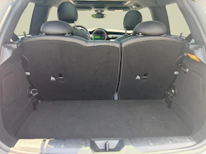 https://vehicle.imgix.net/4359063/37f7ecb8-273e-4682-981a-56a7c4c17f83.jpg
