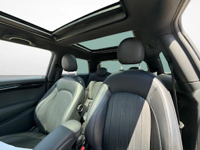 https://vehicle.imgix.net/4359063/f96857b1-2436-4fe3-944c-e4bec6b9a18b.jpg
