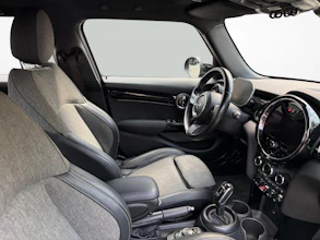 https://vehicle.imgix.net/4359230/19f9e5a3-2353-4536-90bb-62a87ab358e5.jpg