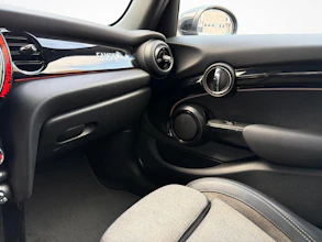 https://vehicle.imgix.net/4359230/8c968332-097b-43d5-9042-9ec9e34dab11.jpg