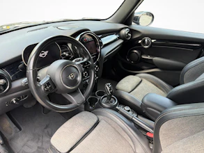 https://vehicle.imgix.net/4359230/9021d27a-f2d9-4777-b64c-702d7035bdab.jpg
