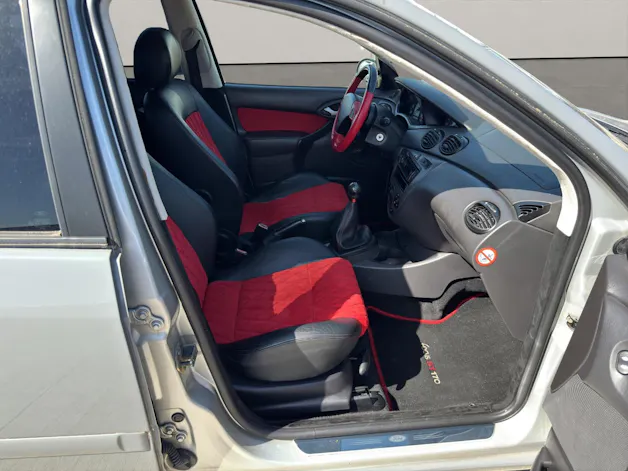 Ford Focus 2.0i 16V ST170