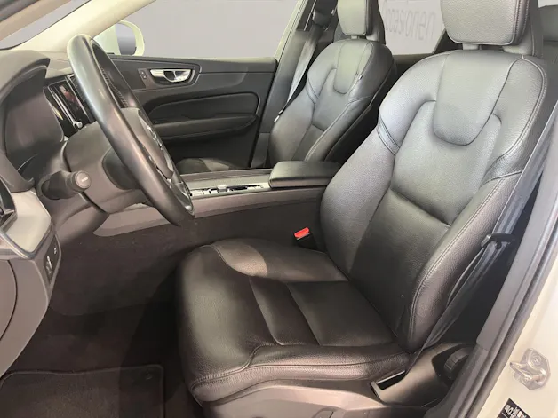 Volvo XC60 2.0 B4 MH Momentum AWD
