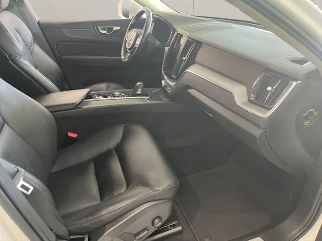 Volvo XC60 2.0 B4 MH Momentum AWD