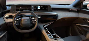 PEUGEOT 5008 e-Allure AWD