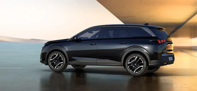 PEUGEOT 5008 e-Allure AWD