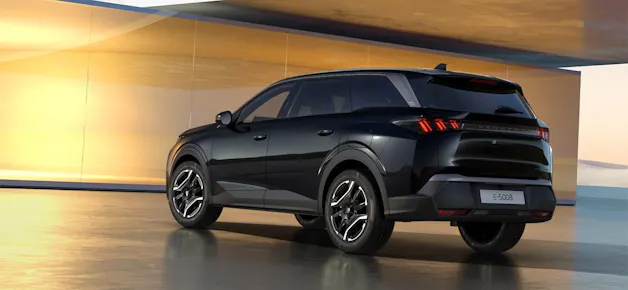 PEUGEOT 5008 e-Allure AWD