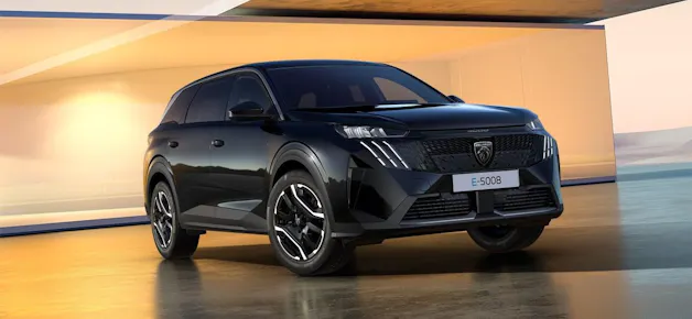 PEUGEOT 5008 e-Allure AWD