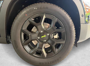 https://vehicle.imgix.net/4359605/f39fb4b4-7f5f-496e-8d95-973a311ce047.jpg