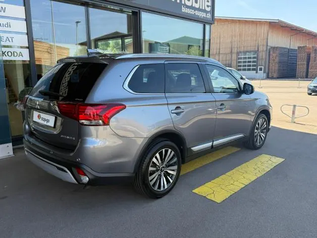 Mitsubishi Outlander 2.0 MIVEC Value CVT
