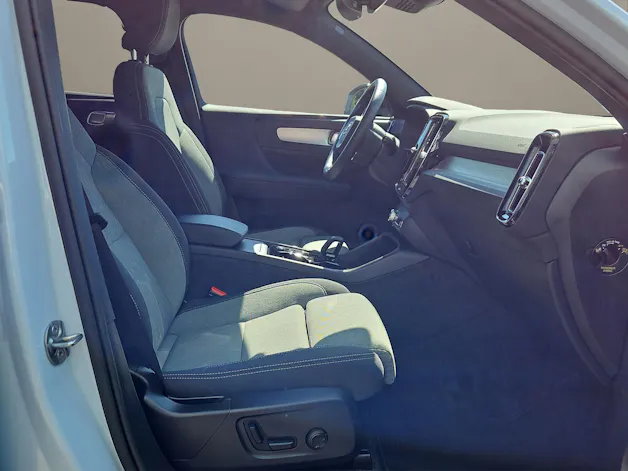 Volvo XC40 2.0 B3 MH Plus Dark