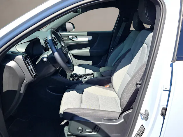 Volvo XC40 2.0 B3 MH Plus Dark