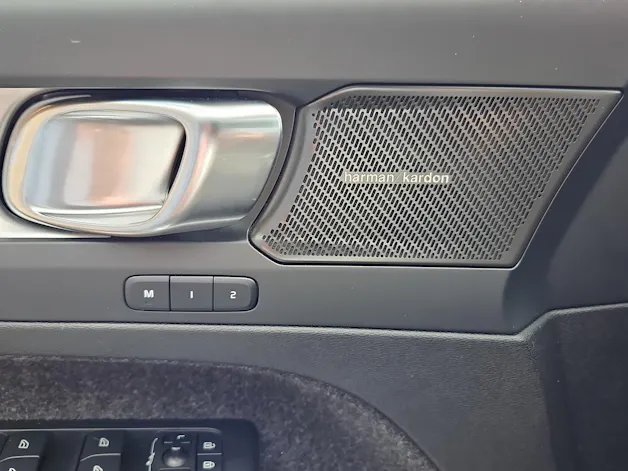 Volvo XC40 2.0 B3 MH Plus Dark