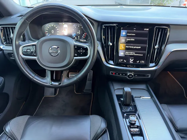Volvo V60 2.0 B5 R-Design AWD