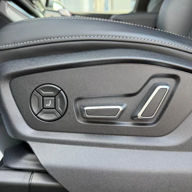 Audi Q7 50 TDI quattro S Line tiptronic *CH-FAHRZEUG - 4 JAHRE GARANTIE - GRATIS SERVICE - 7 SITZE*
