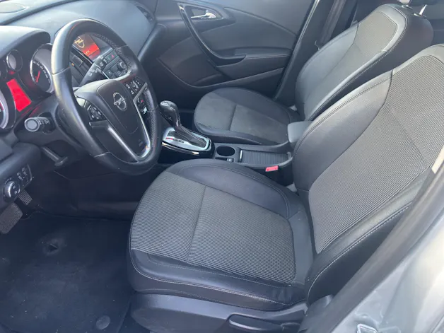 Opel Astra SportsTourer 1.4i 16V Turbo Cosmo Automatic