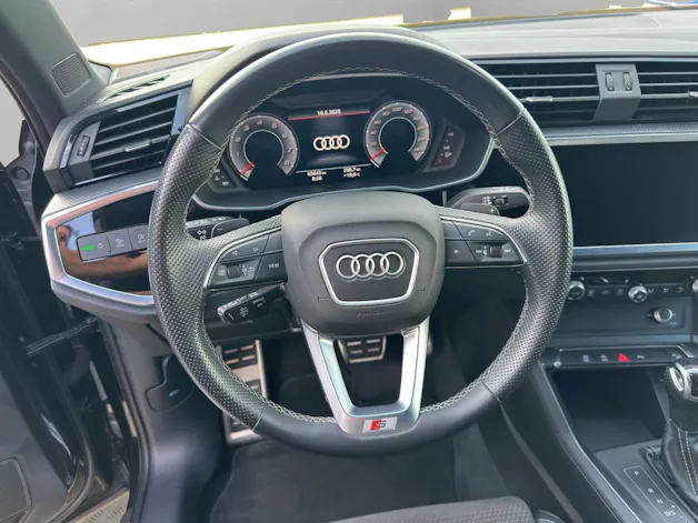 Audi Q3 45 TFSI S line quattro S-tronic
