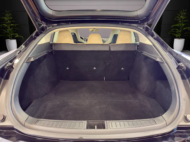Tesla Model S 85 D Performance