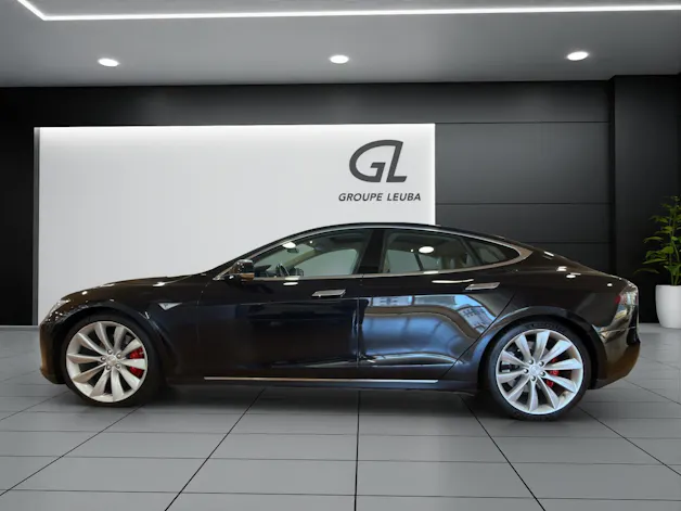 Tesla Model S 85 D Performance