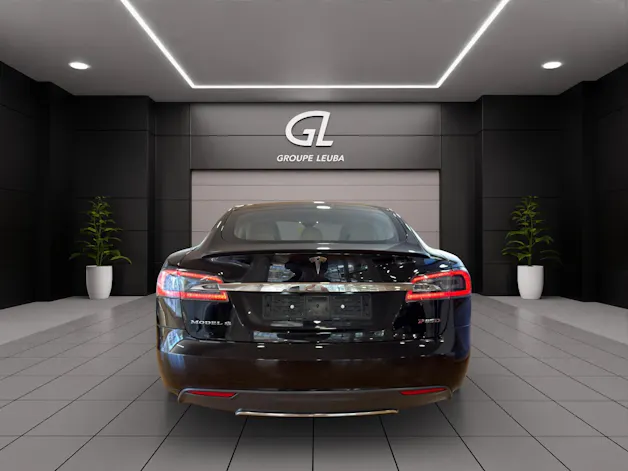 Tesla Model S 85 D Performance