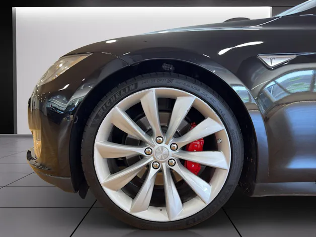 Tesla Model S 85 D Performance