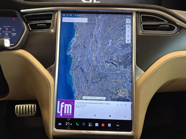 Tesla Model S 85 D Performance