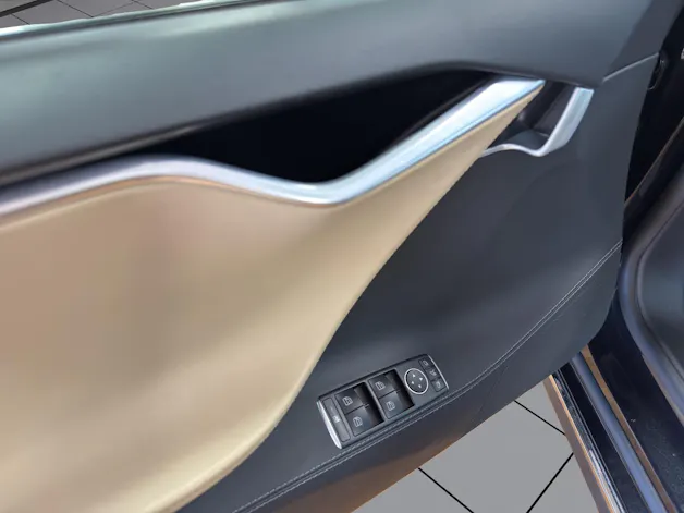Tesla Model S 85 D Performance