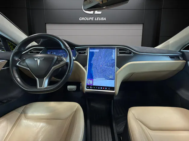 Tesla Model S 85 D Performance