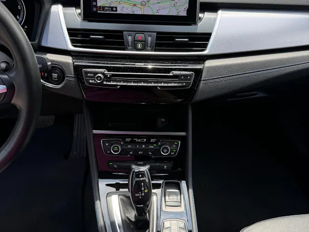 BMW 220d xDrive Active Tourer Steptronic M Sport *LEDER-SITZE - PANORAMA-DACH*
