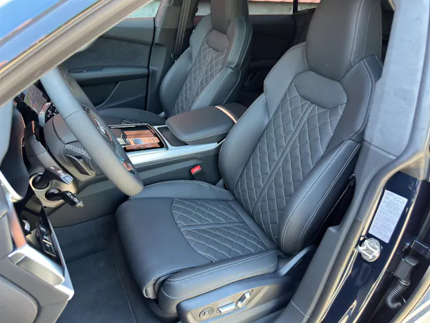 Audi Q8 SUV TFSI e quattro 360 kW tiptronic