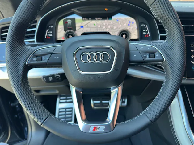Audi Q8 SUV TFSI e quattro 360 kW tiptronic