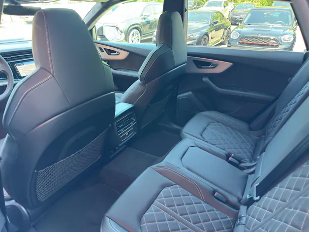 Audi Q8 SUV TFSI e quattro 360 kW tiptronic