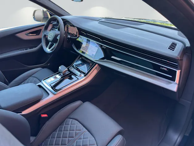 Audi Q8 SUV TFSI e quattro 360 kW tiptronic