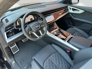 Audi Q8 SUV TFSI e quattro 360 kW tiptronic