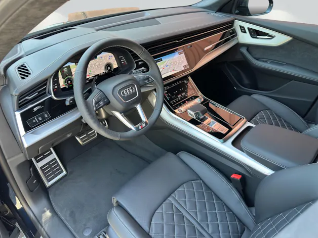 Audi Q8 SUV TFSI e quattro 360 kW tiptronic
