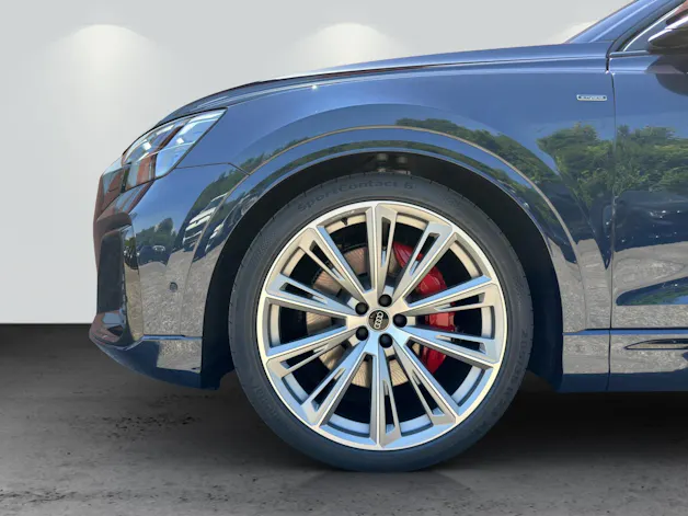 Audi Q8 SUV TFSI e quattro 360 kW tiptronic